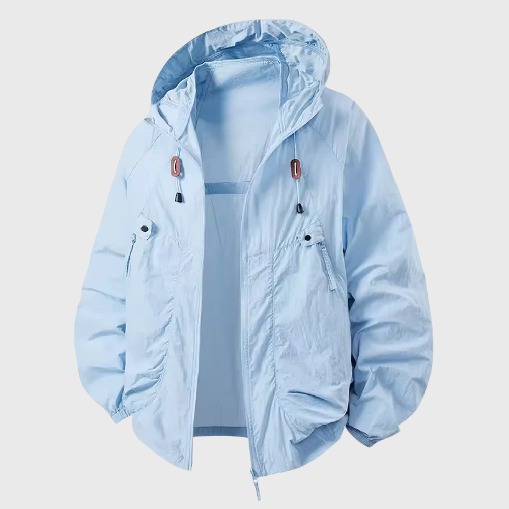 Kurtka z kapturem na zewnątrz