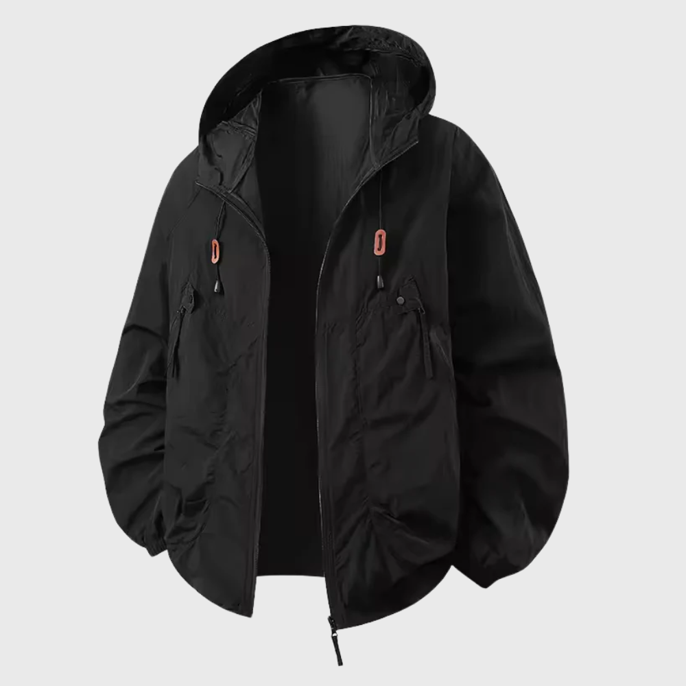 Kurtka z kapturem na zewnątrz