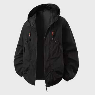 Kurtka z kapturem na zewnątrz