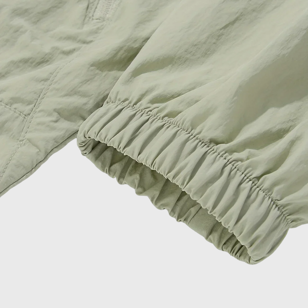 Kurtka z kapturem na zewnątrz