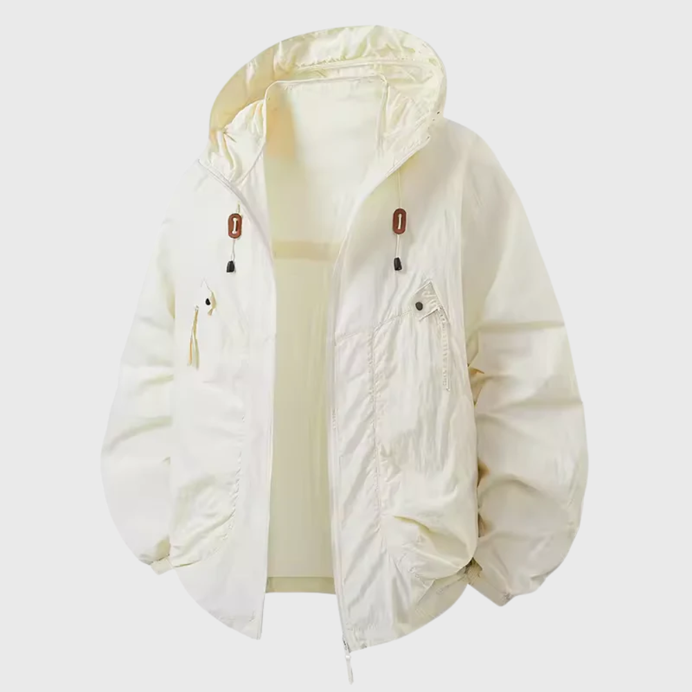 Kurtka z kapturem na zewnątrz